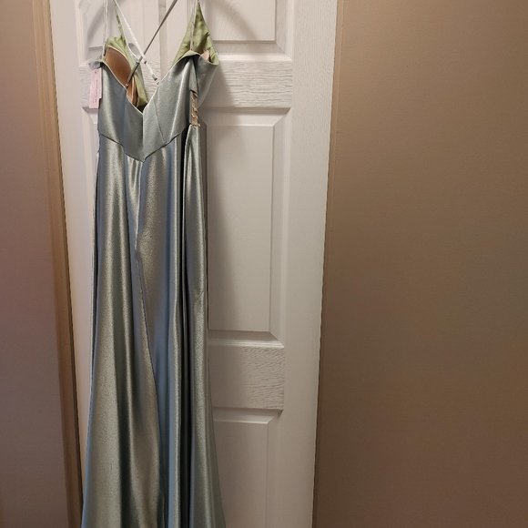 Prom dress for sale - Never worn - Picture 1 of 6